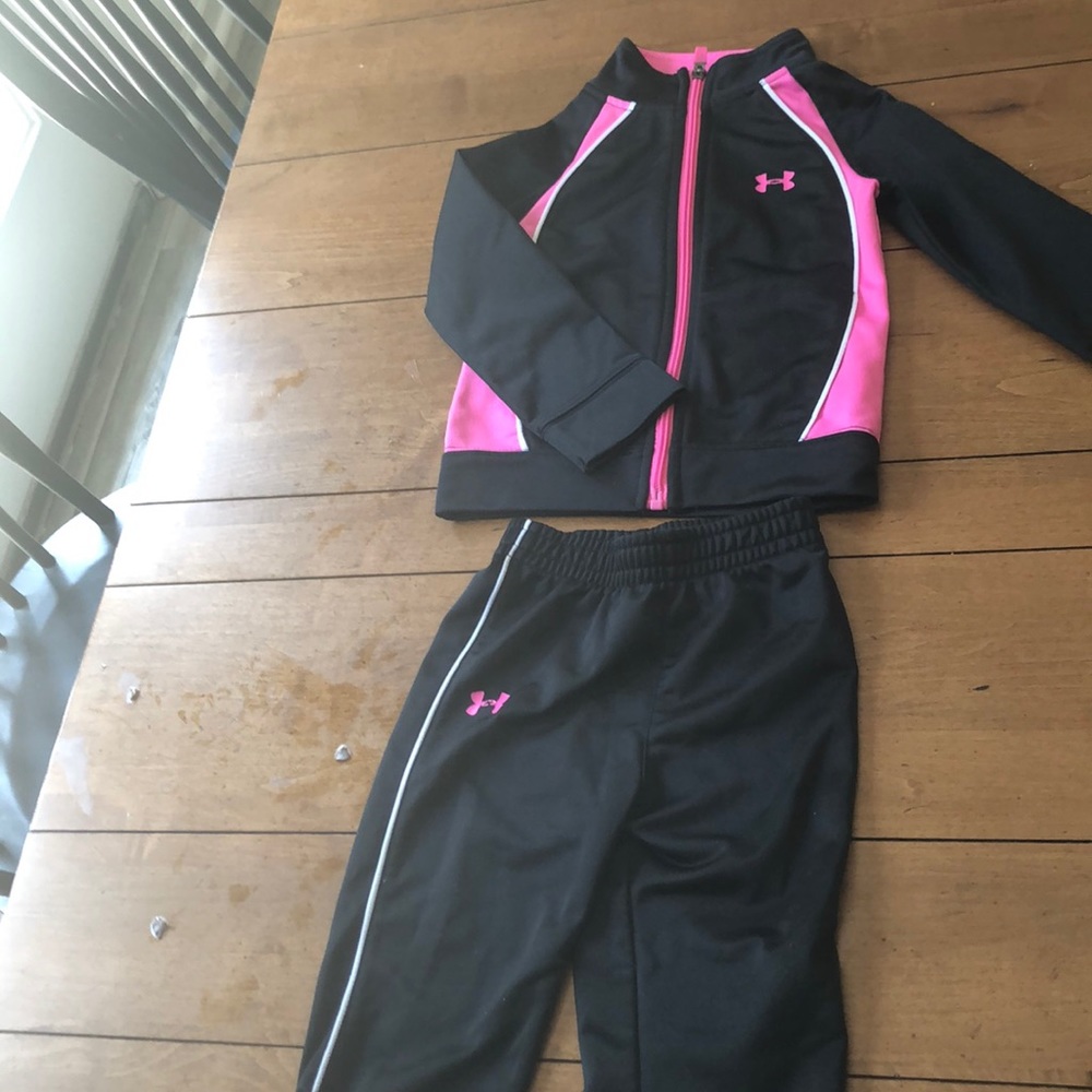 Under armer track suit